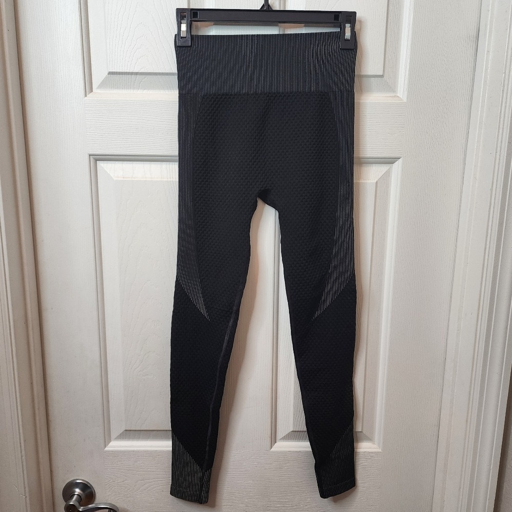 New Mix women's size small leggings